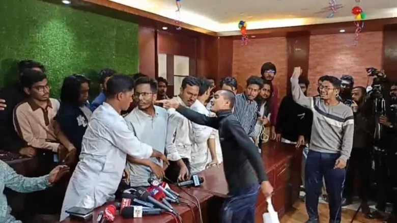 সমন্বয়ক রাফির ওপর প্রকাশ্যে হামলার চেষ্টা ও দ্বন্দ্ব