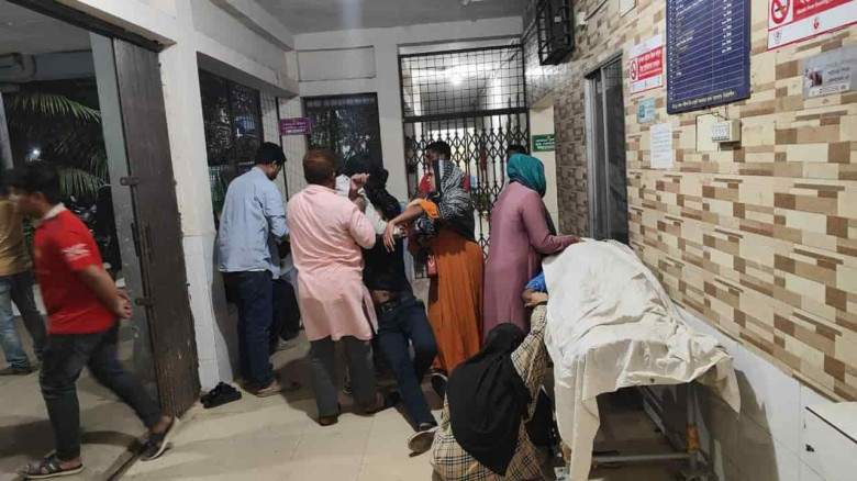 সোনারগাঁয়ে বেড়াতে গিয়ে বাসচাপায় প্রাণ গেল দুই বন্ধুর
