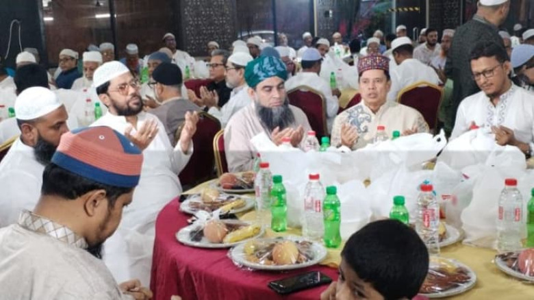 রাজনীতিবিদ ও বিশিষ্ট জনদের সম্মানে মহানগর জামায়াতের ইফতার