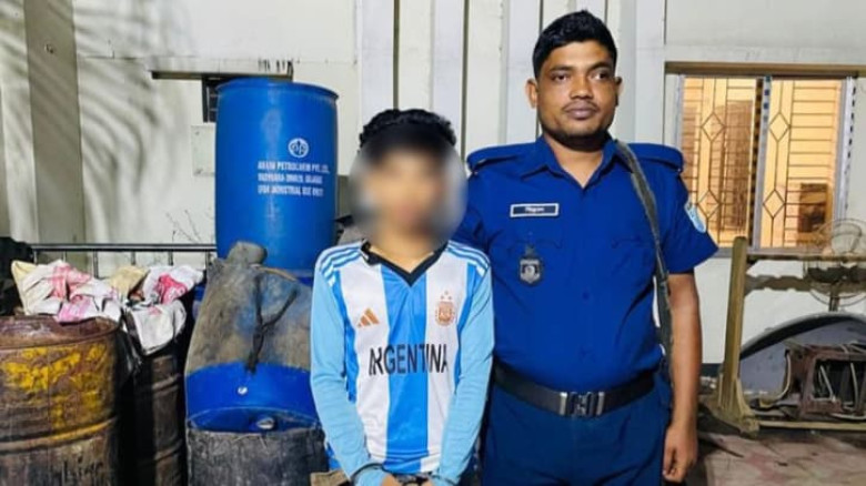 রূপগঞ্জে বিদেশি পিস্তলসহ কিশোর আটক