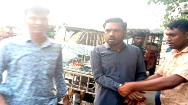 সিদ্ধিরগঞ্জে সাজাপ্রাপ্ত আসামি আজিজুল হাকিম গ্রেপ্তার