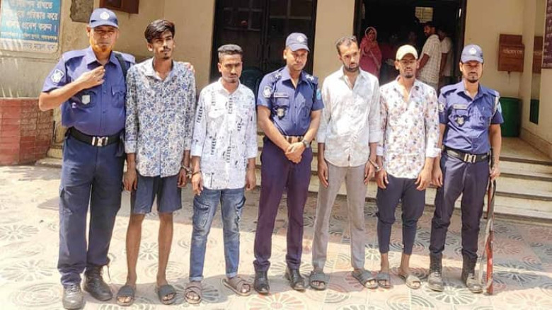 কোকাকোলার গুদামে গিয়ে হুমকি ও হামলার চেষ্টা, আটক ৪