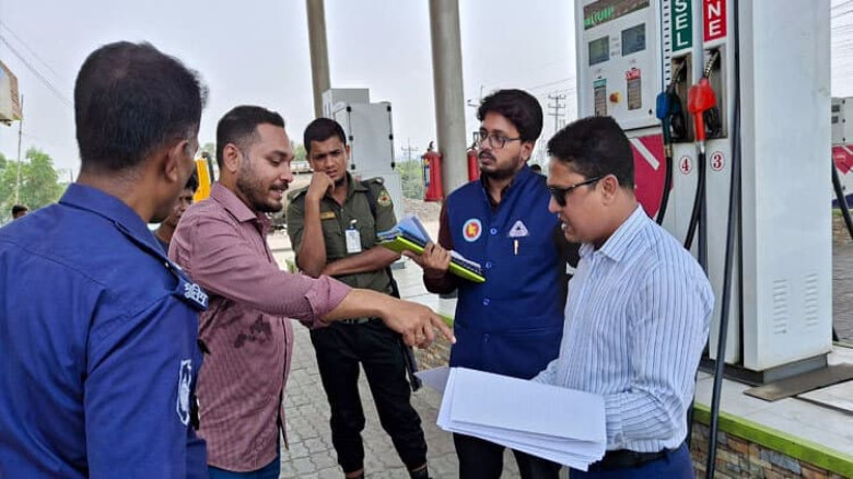বন্দরে পরিমাপে কম তেল দিল ফিলিং স্টেশন, লাখ টাকা জরিমানা