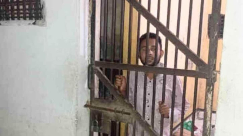 সোনারগাঁয়ে গোসলখানায় ঢুকে স্কুলছাত্রীকে ধর্ষণচেষ্টা, যুবক গ্রেপ্তার