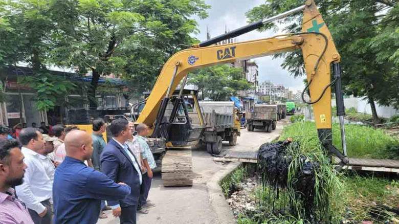 জলাবদ্ধতা নিরসনে কাজ শুরু করলো ডিসি