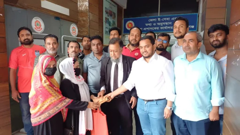 মুস্তাফিজুর রহমান ফাউন্ডেশনের উদ্যোগে অসহায় নারীদের দুই লাখ টাকার অনুদান প্রদান