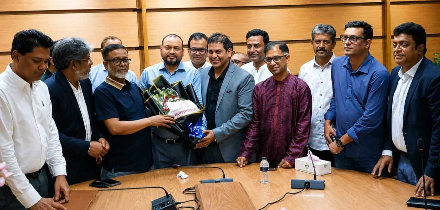 তিন সংগঠনে নির্বাচিত মোহাম্মদ সোহাগকে নারায়ণগঞ্জ চেম্বারের ফুলেল শুভেচ্ছা
